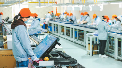 大屏低價時代 智能電視為何越來越便宜？